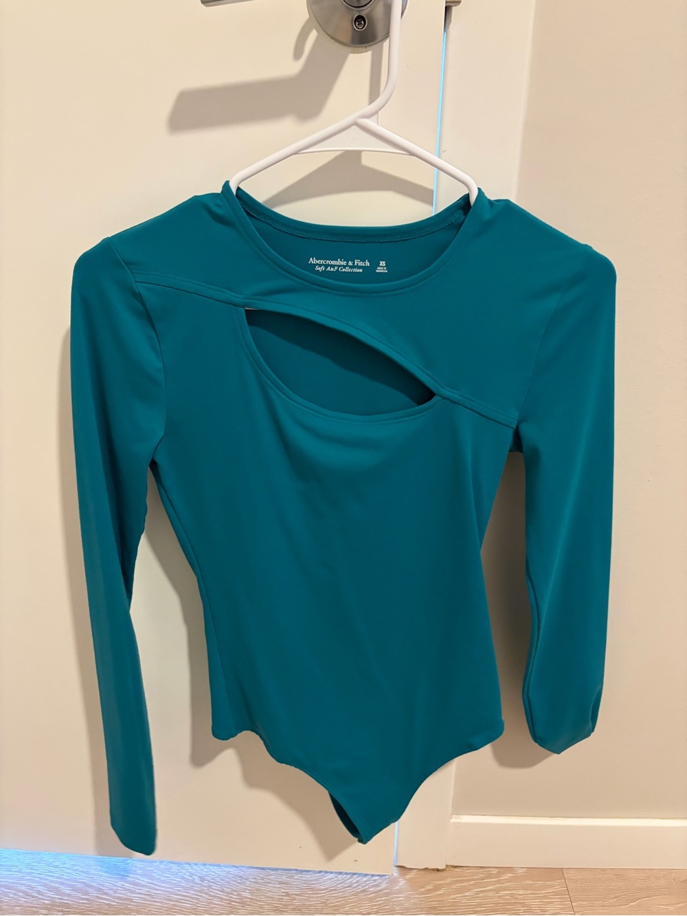 Abercrombie & Fitch Soft AF Teal Long-Sleeve Cutout Bodysuit